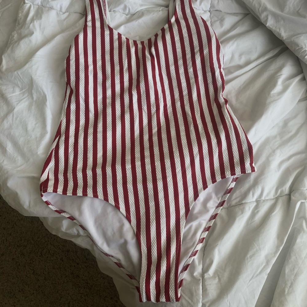 STRIPED ONE PIECE SWIM SUIT